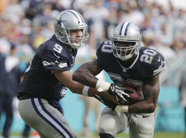 McFadden resembling Murray while carrying load for Cowboys