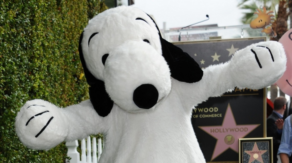 Peanuts Snoopy makes the Walkies of Fame