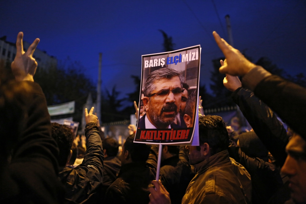 Thousands Gather in Turkey for Funeral of Slain Kurdish Lawyer Tahir Elci