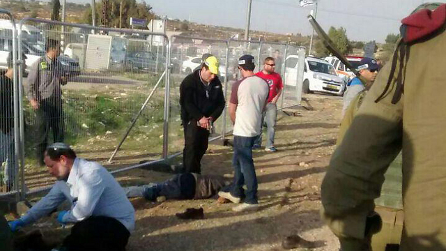 Four Israelis injured in stabbing attack in southern city of Kiryat Gat