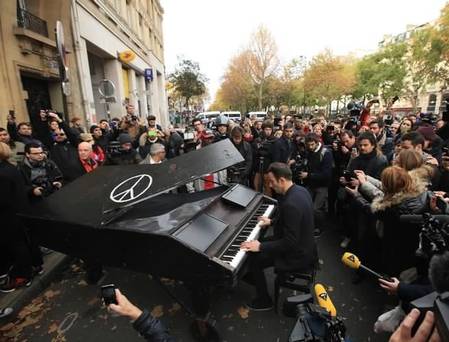 The Strombo Show ?@TheStromboShow 46m46 minutes ago
WATCH Pianist performs John Lennon's 'Imagine&#039 outside the Bataclan in Paris #PeaceForParis