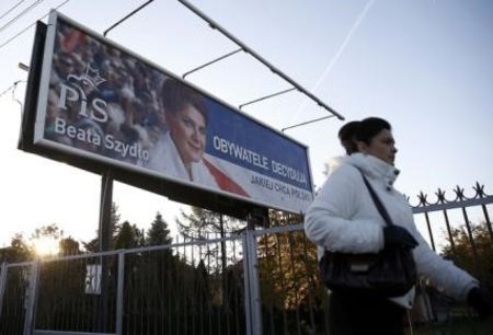 Polish eurosceptic conservatives score massive election victory