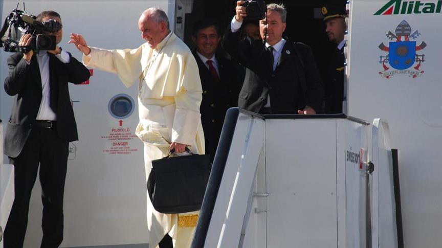 Pope Francis arrives in CAR as 'pilgrim of peace&#39