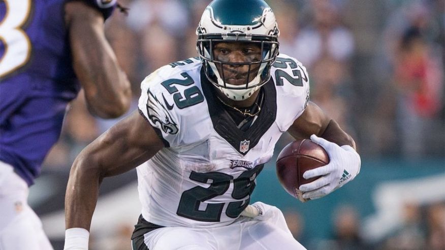 Aug 22 2015 Philadelphia PA USA Philadelphia Eagles running back De Marco Murray runs with the ball against the Baltimore Ravens during the first quarter at Lincoln Financial Field. Mandatory Credit Bill Streicher-USA TODAY Sports