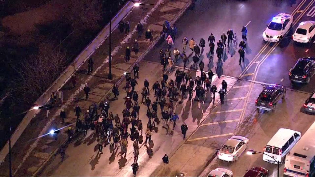 Second Day Protest Peaceful In Chicago After Release Of Laquan Mc Donald Killing