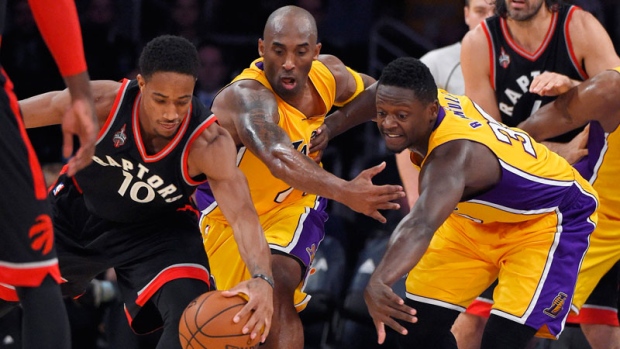 Raptors De Mar DeRozan in game against Lakers