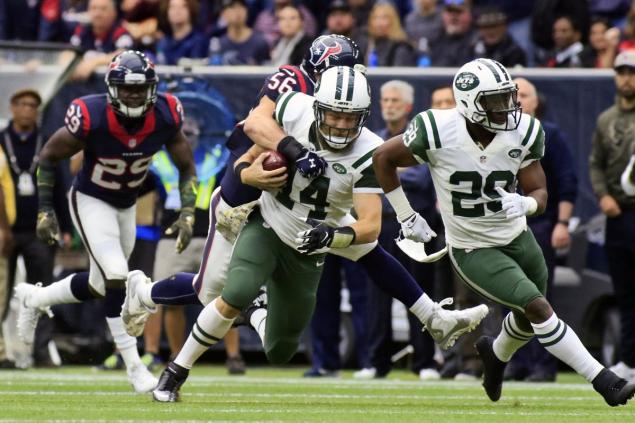 Ryan Fitzpatrick throws two late INTs to kill any chances of a Jets rally in Houston