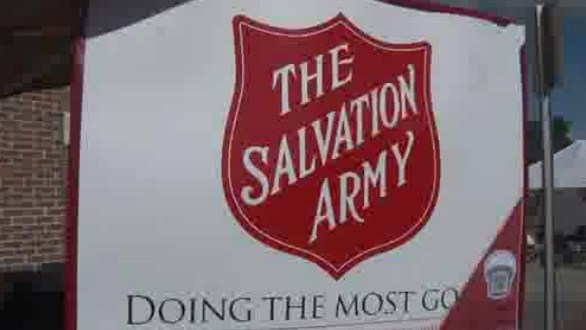 Salvation Army in Warren serves holiday dinner