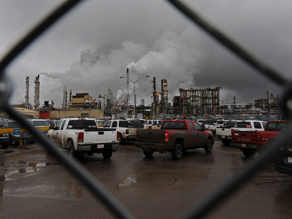 A report from the University of Calgary’s School of Public Policy says the current drop in oil prices may seem as though it “could stall the economic engine in Alberta for a long time.”