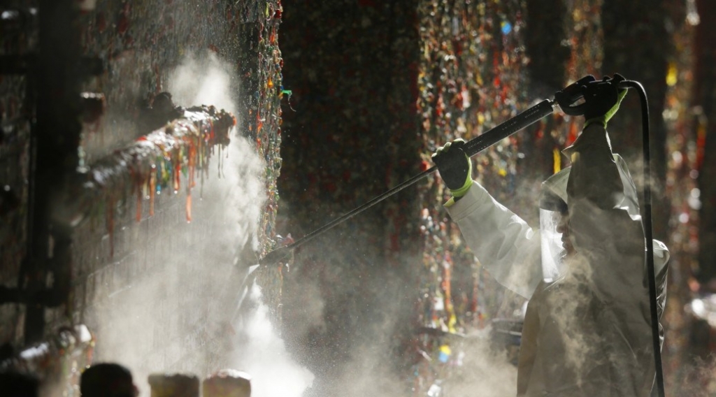 Bubble yuck: Crews melt chewed gum off famed Seattle wall