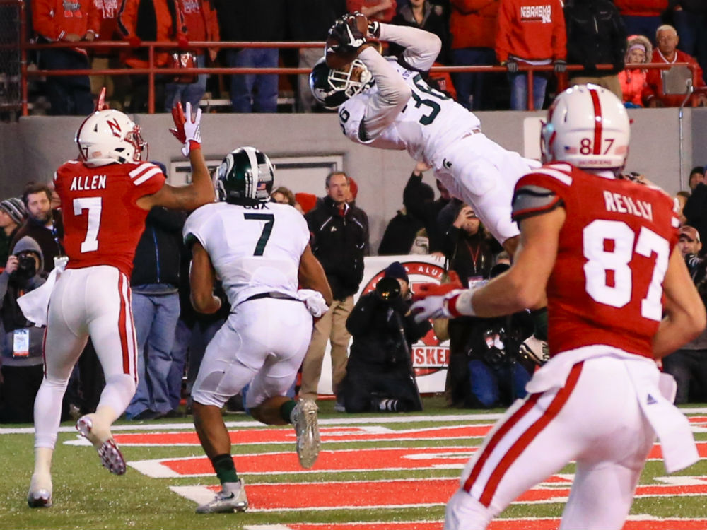 Windsor's Arjen Colquhoun nearly intercepts a pass intended for Nebraska wide receiver Taariq Allen with Michigan State defensive back Demetrious Cox watching during the second half of an NCAA college football game in Lincoln Neb. Satu