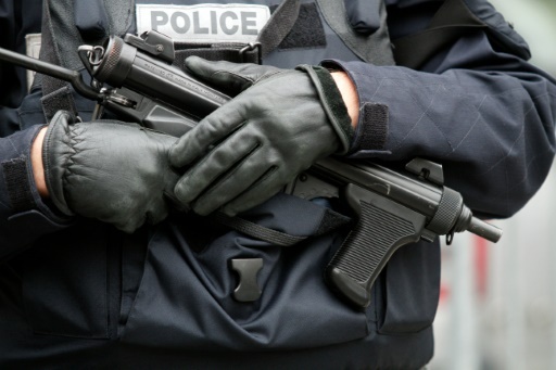 Several Kalashnikovs found in abandoned car after Paris attacks judicial source