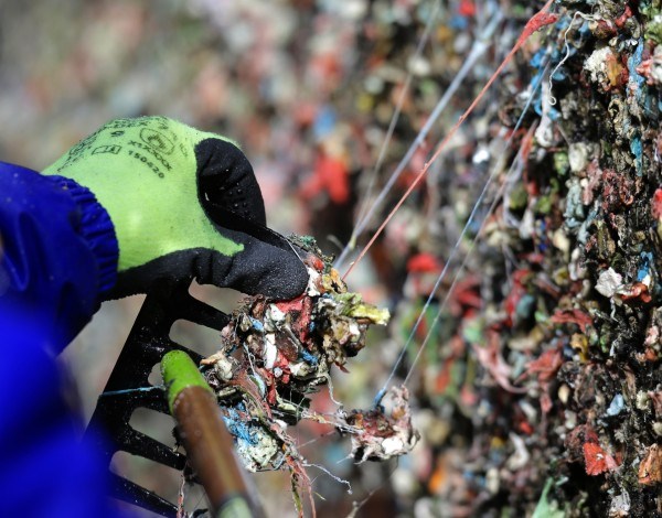 AP PHOTOS: Seattle's famed 'gum wall' gets a fresh start