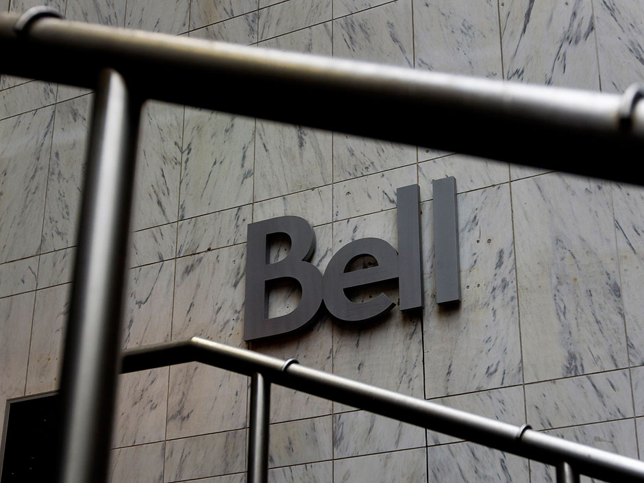 BCE reported third-quarter earnings Thursday that topped analysts’ estimates as it attracted new wireless subscribers