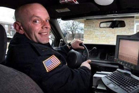 Sources to FOX 32: Fox Lake Lt. Joe Gliniewicz committed suicide