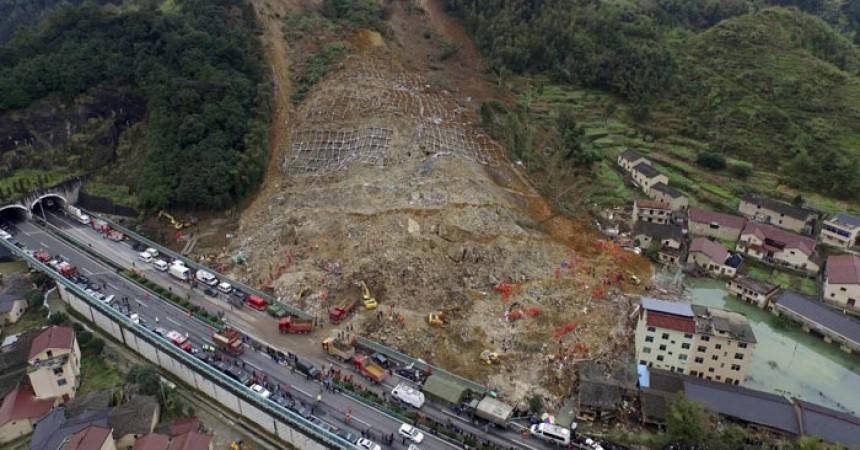 Deadly landslide hits village in Eastern China