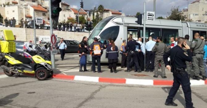 Police security guards and paramedics arrive on the scene of a stabbing attack in the Pisgat Zeev neighborhood of Jerusalem on Nov. 10 2015