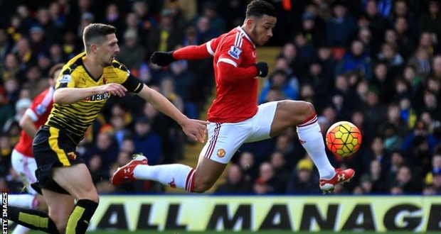 Manchester United beats Watford 2-1