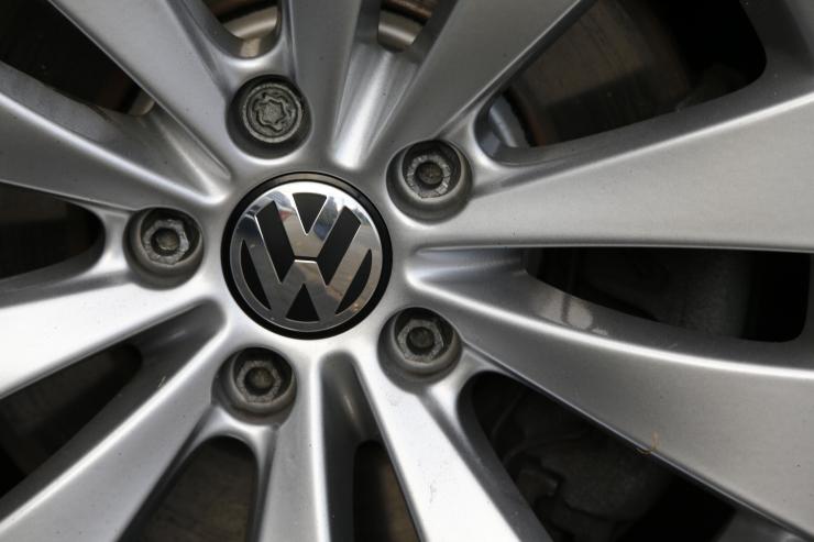 VW suspends sales of diesel models in the US