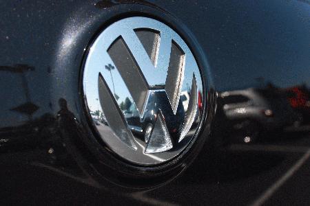 Volkswagen gives owners $500 amid scandal story image