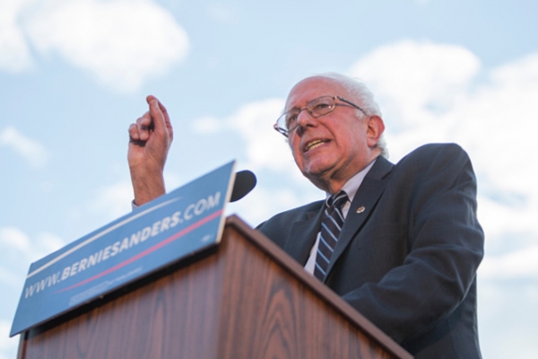 Sanders Campaign Dubs Clinton's Family Tax Credit 'Republican-Lite&#039