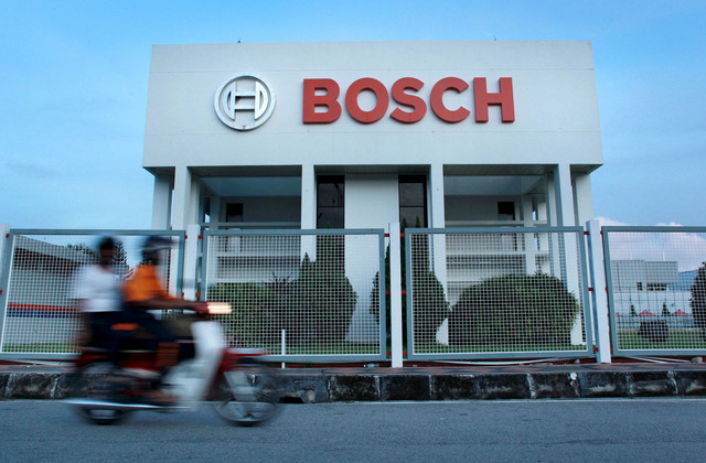 US inquires Bosch in VW emission scandal image