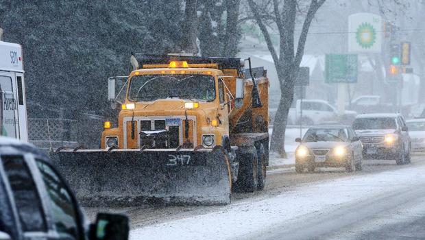 Storm Team 27: Gusty wind with rain showers tonight