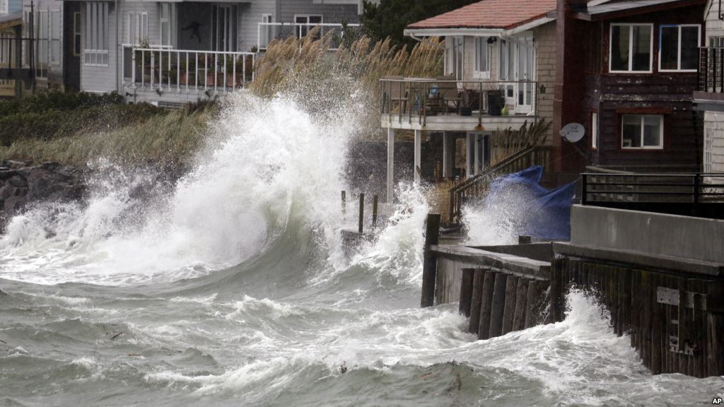 Wind-blown waves batter houses in Seattle Washington Nov. 17 2015