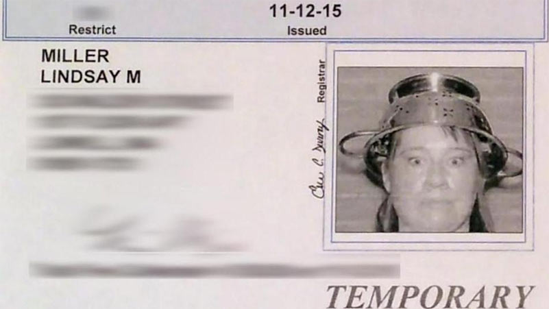 Woman wins right to wear colander in driver’s license