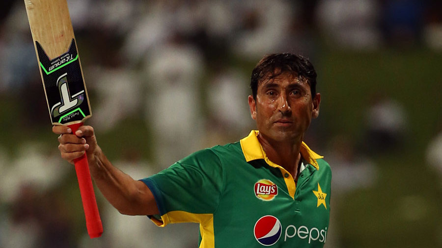 Younis Khan salutes the crowd after his final ODI innings