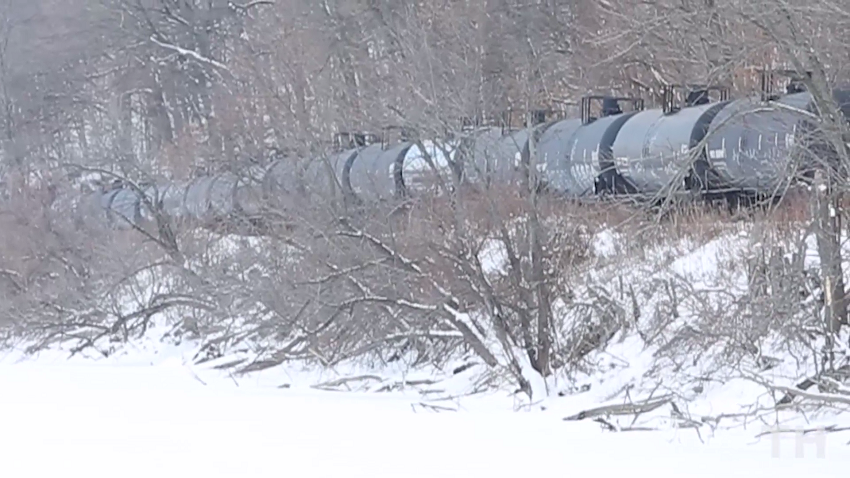 Derailed Wisconsin train leaks ethanol into Mississippi