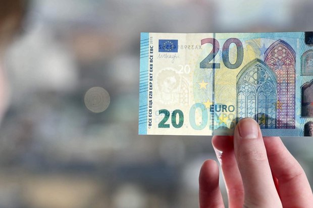 The €20 new notes reveal a “portrait window” showing Europa the Greek goddess and rainbow-coloured lines