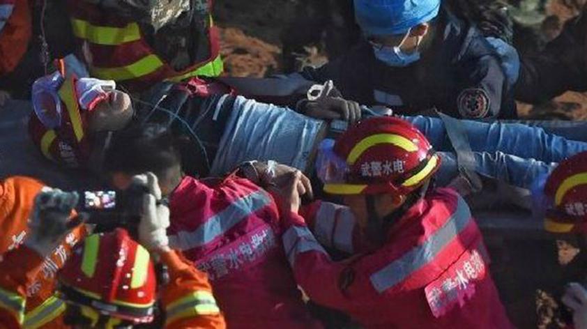 A man buried in rubble for almost three days after a landslide hit an area of Shenzhen in China has been pulled out alive