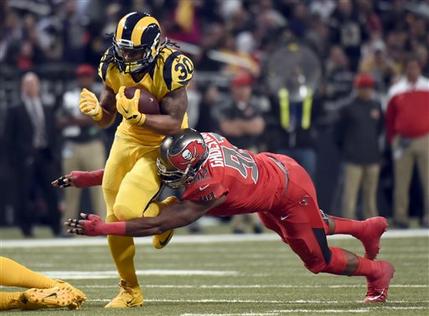 Former UGA great Todd Gurley goes airborne for another incredible touchdown