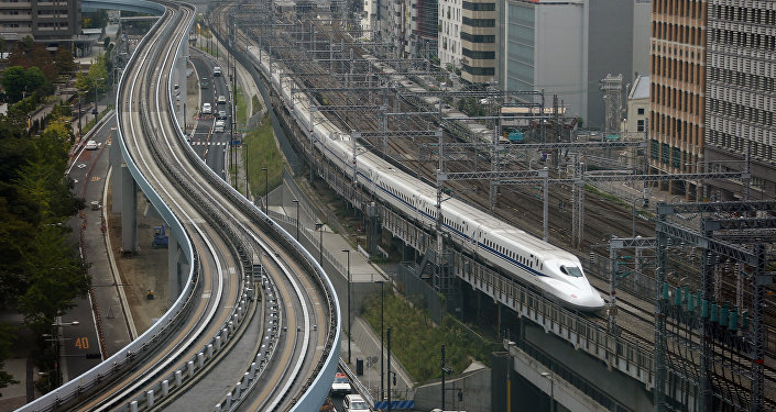 Shinkansen bullet train heads for Tokyo Station on the Tokaido Main Line in Tokyo