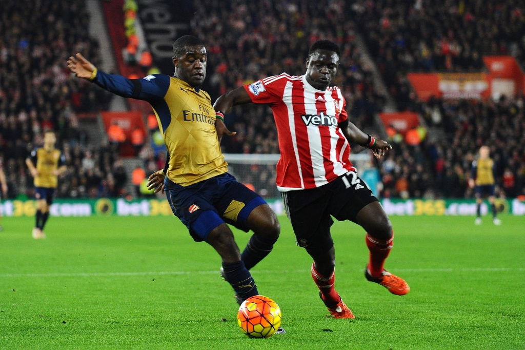 Arsenal's Joel Campbell and Southampton's Victor Wanyama battle for the ball