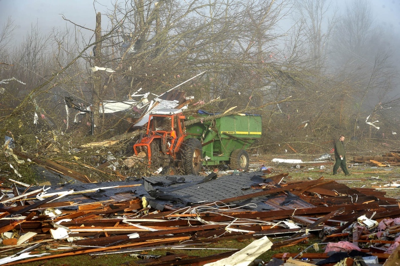 Severe storms kill six in Southern US, snarl holiday traffic