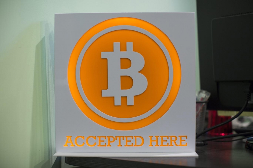 Bitcoin accepted here sign