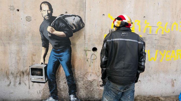 The painting – shown on the artist’s website – shows the late Jobs carrying a black bag over his shoulder an original Apple computer in his other hand