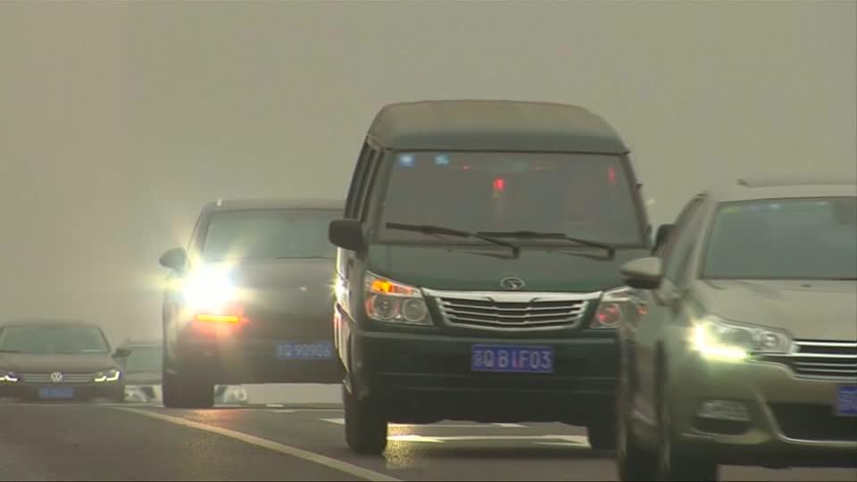 Beijing partially shut down as smog blankets city