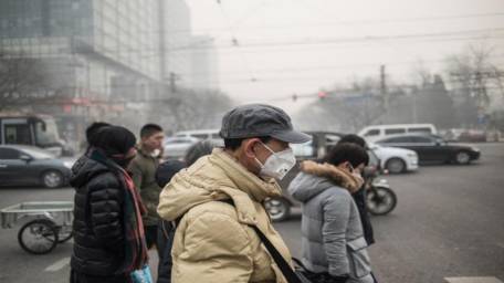 Dangerous Smog Is Blanketing Beijing And Forcing Citizens Inside