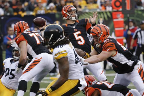 Bengals' Dalton won't need surgery, is 'week to week' with broken thumb