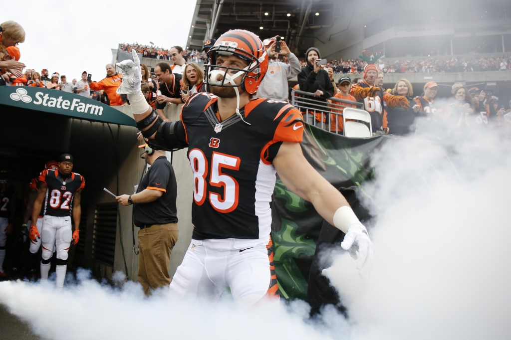 Cincinnati Bengals tight end Tyler Eifert takes the field before an NFL football game against the Pittsburgh Steelers Sunday Dec. 13 2015 in Cincinnati