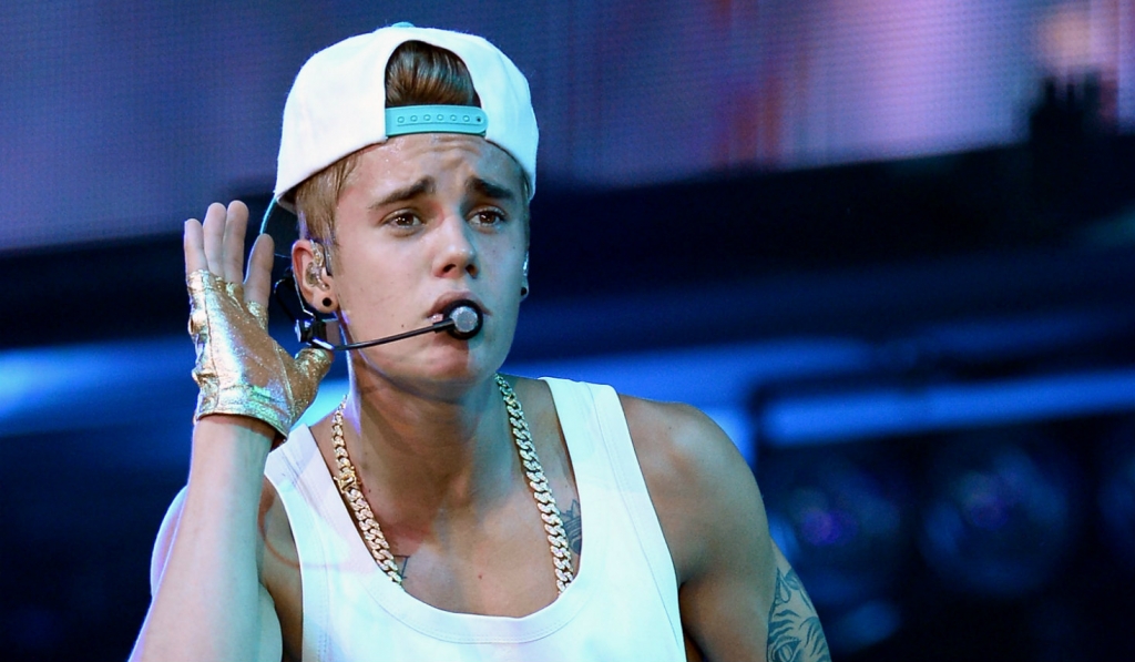 Justin Bieber Has Slim Lead in Race for UK No. 1