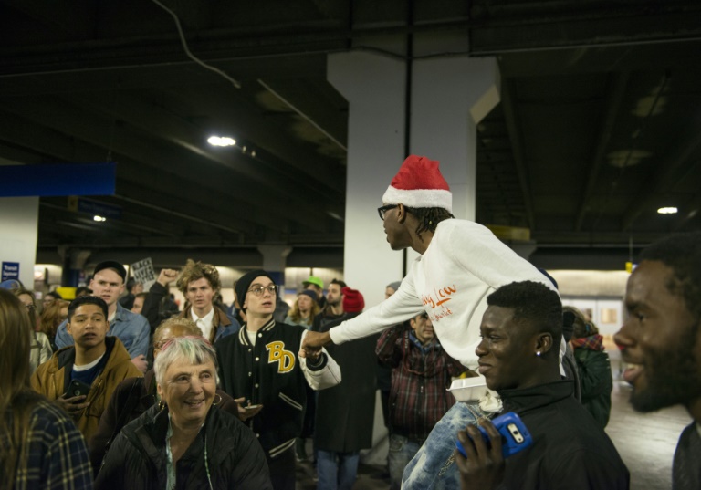 Arrests as Black Lives Matter protest hits major US mall 