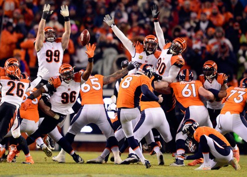 Denver Broncos kicker Brandon Mc Manus misses a 45-yard field goal for the win with four seconds left against the Cincinnati Bengals on Dec. 28 2015 at Sports Authority Field at Mile High