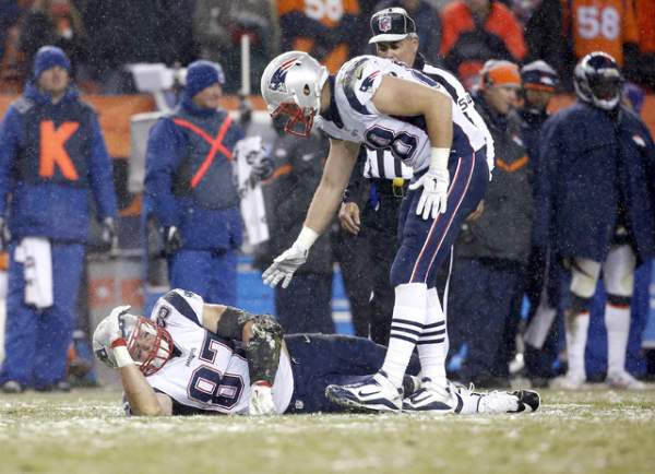 Report: MRI Shows No Tears In Rob Gronkowski's Right Knee