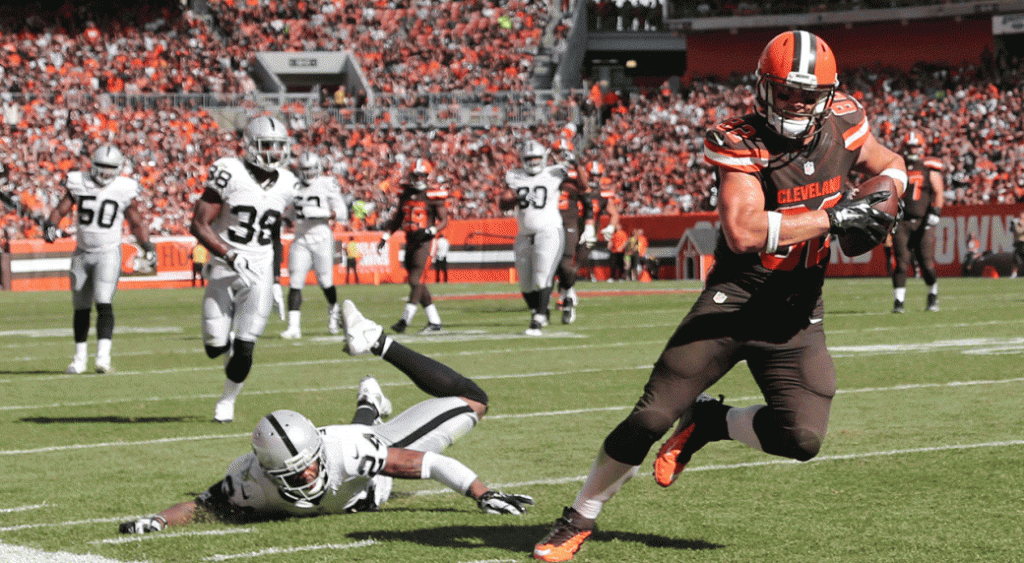 Browns TE Gary Barnidge signs contract extension