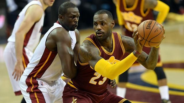 Lebron and Love's dyanmic double act help Cavs down Knicks