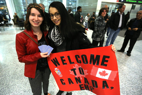 VIDEO: Trudeau welcomes first Syrian refugees to Canada